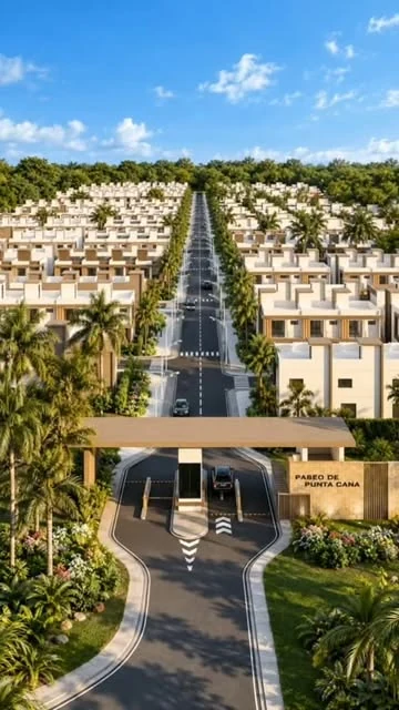 Vista aérea de la entrada y las viviendas de Paseo de Punta Cana entre palmeras