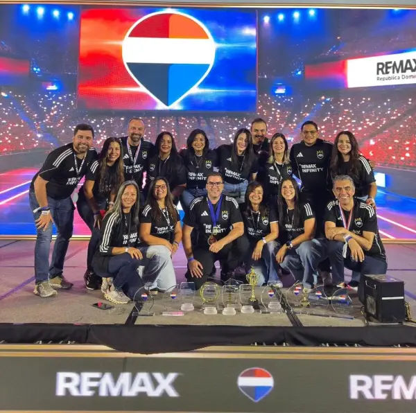 Equipo de Ariel Grasso durante la convención nacional Reunidos 2026